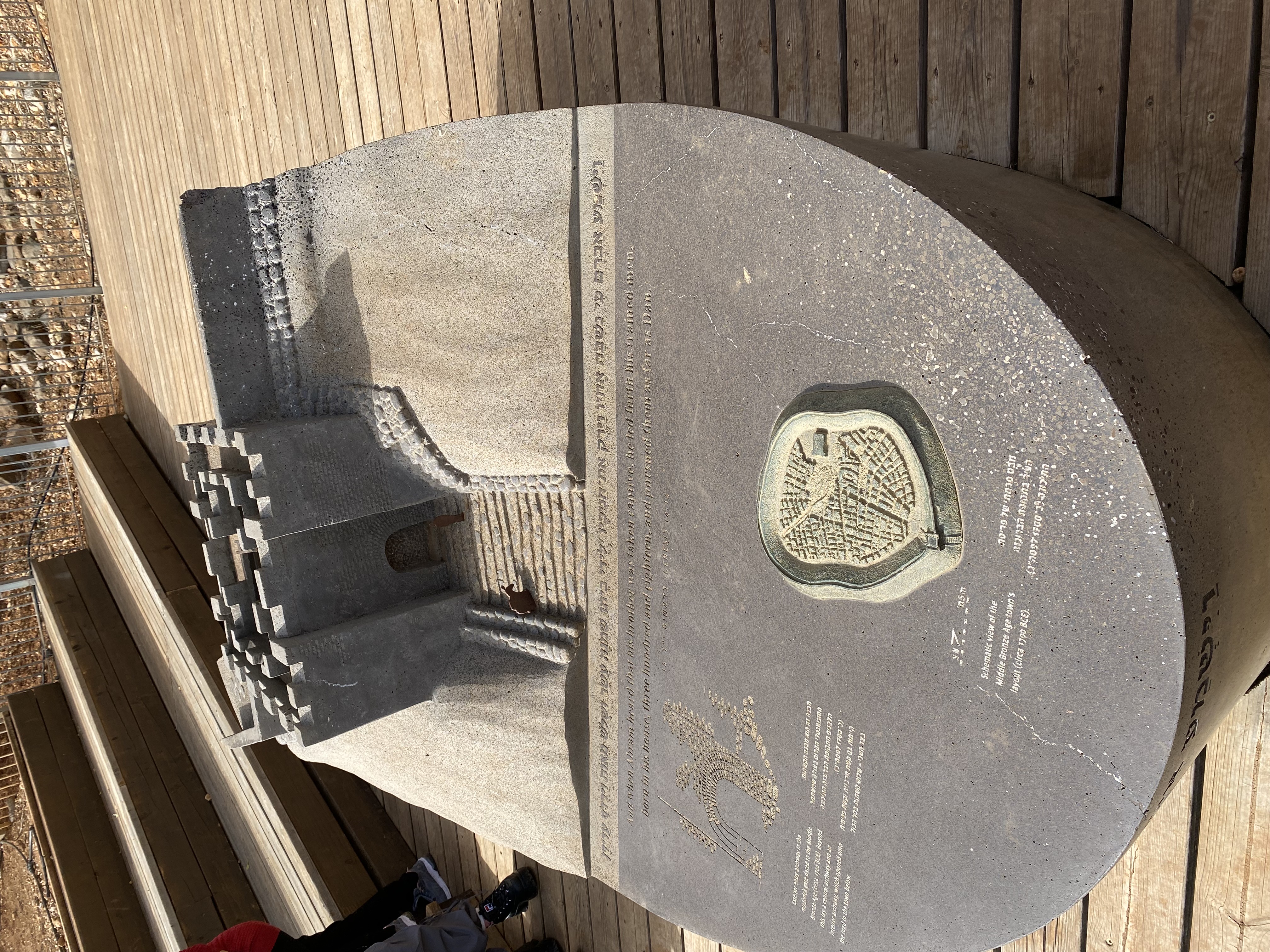 亞伯拉罕拱門的模型，反應當時的樣貌。(圖/全國禱告網絡提供)